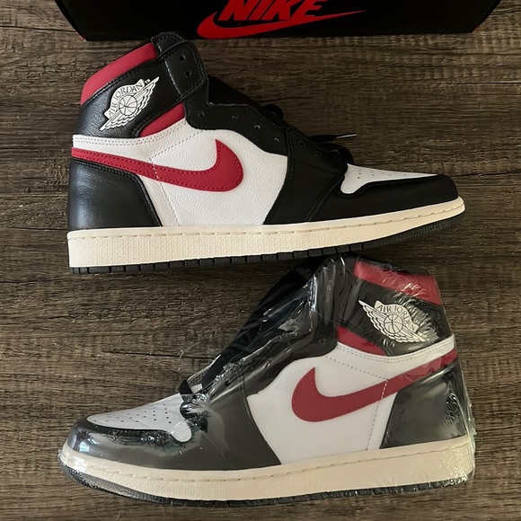 Air Jordan Retro 1 High OG Gym Red - Size M 9 - NWT - Picture 6 of 12